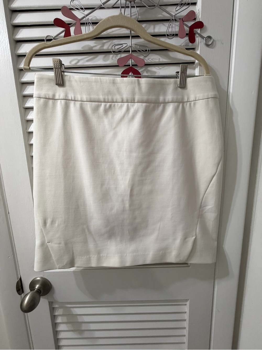 White House Black Market Off-White Pencil Skirt